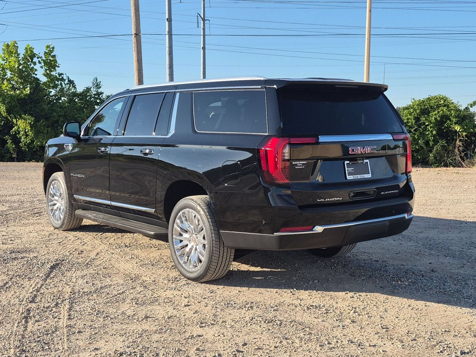 New 2027 GMC Yukon XL Elevation w/ Elevation Premium Package AWD/4WD image 3