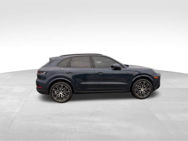 Used 2024 Porsche Cayenne AWD/4WD image 8