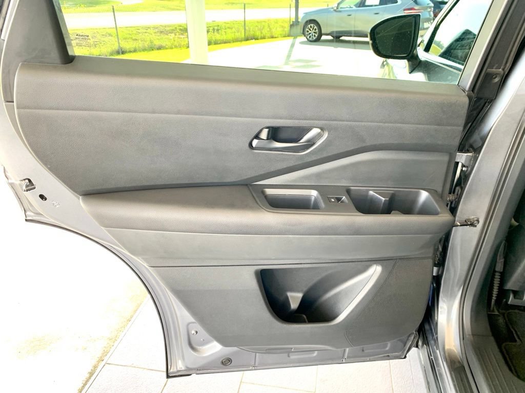 Used 2025 Nissan Pathfinder SV FWD image 16