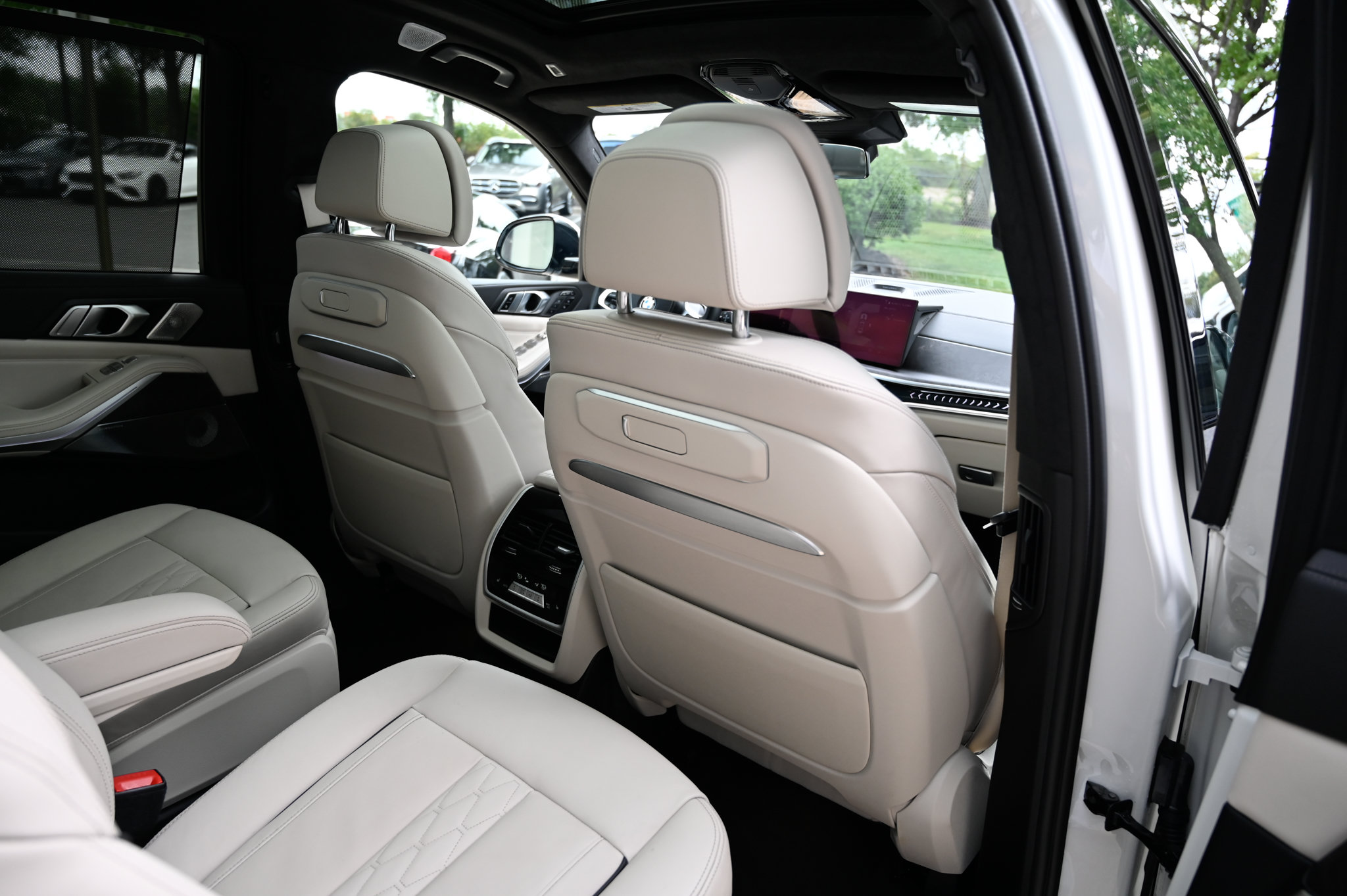Used 2023 BMW X7 xDrive40i w/ Executive Package AWD/4WD image 50