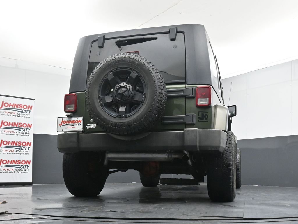 Used 2007 Jeep Wrangler Unlimited Sahara w/ Dual Top Group AWD/4WD image 34