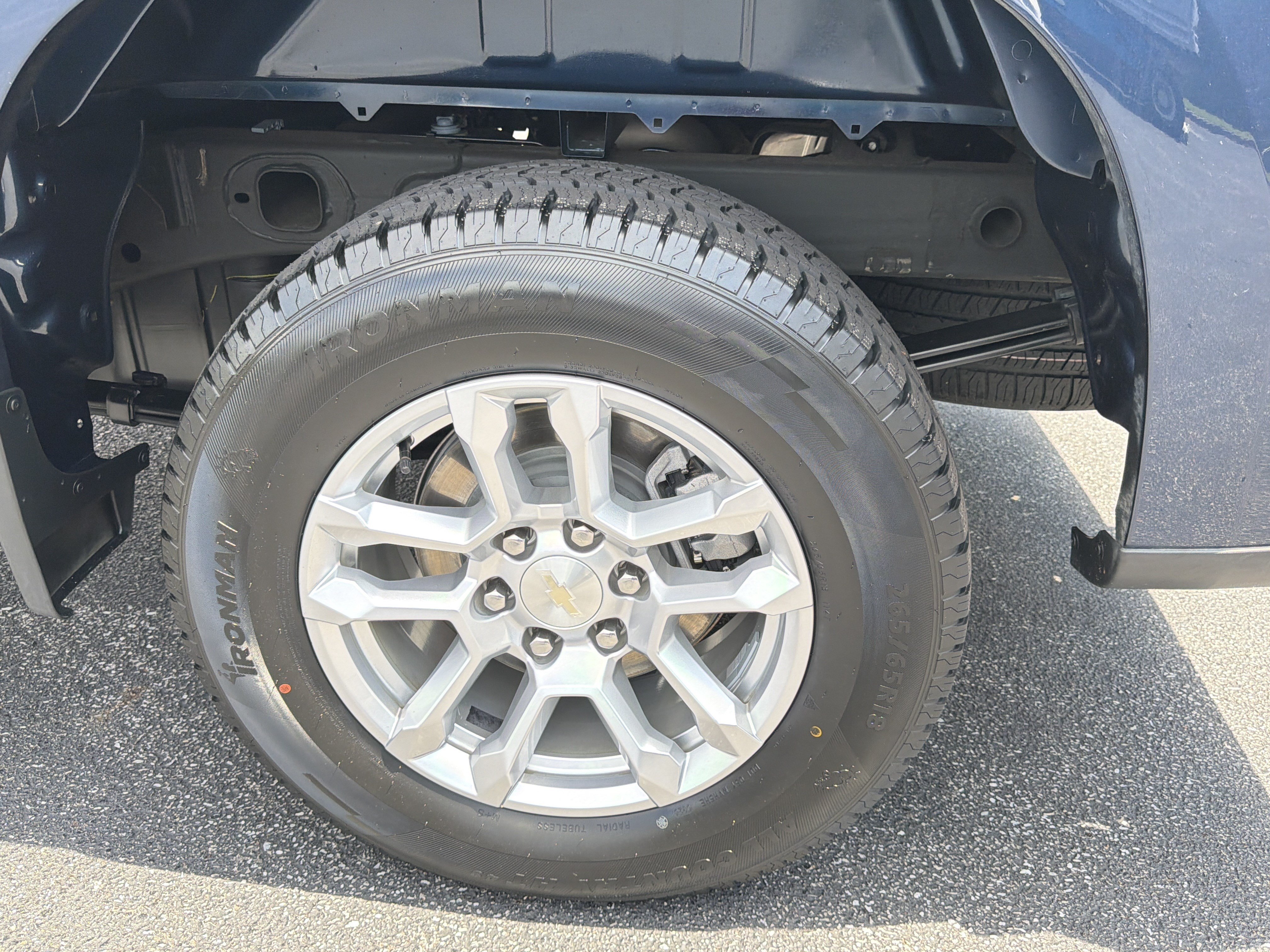 Used 2023 Chevrolet Silverado 1500 LT AWD/4WD image 19