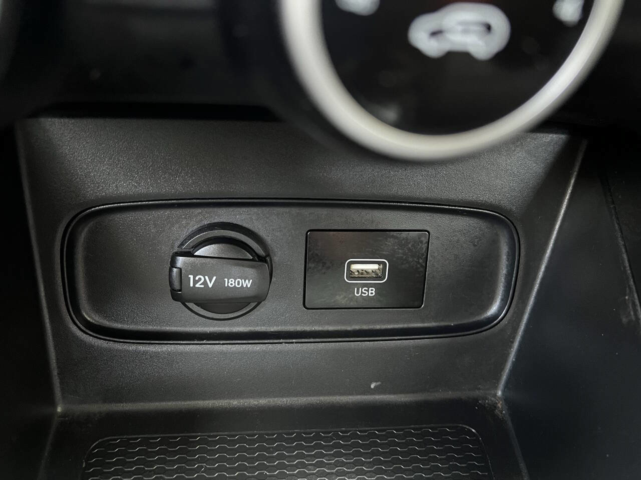 Used 2020 Hyundai Venue SE image 29