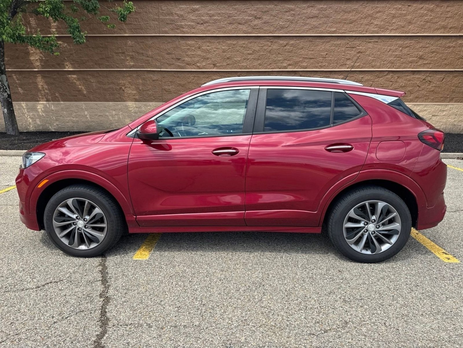 Used 2020 Buick Encore GX Select w/ Sport Touring Package AWD/4WD image 2
