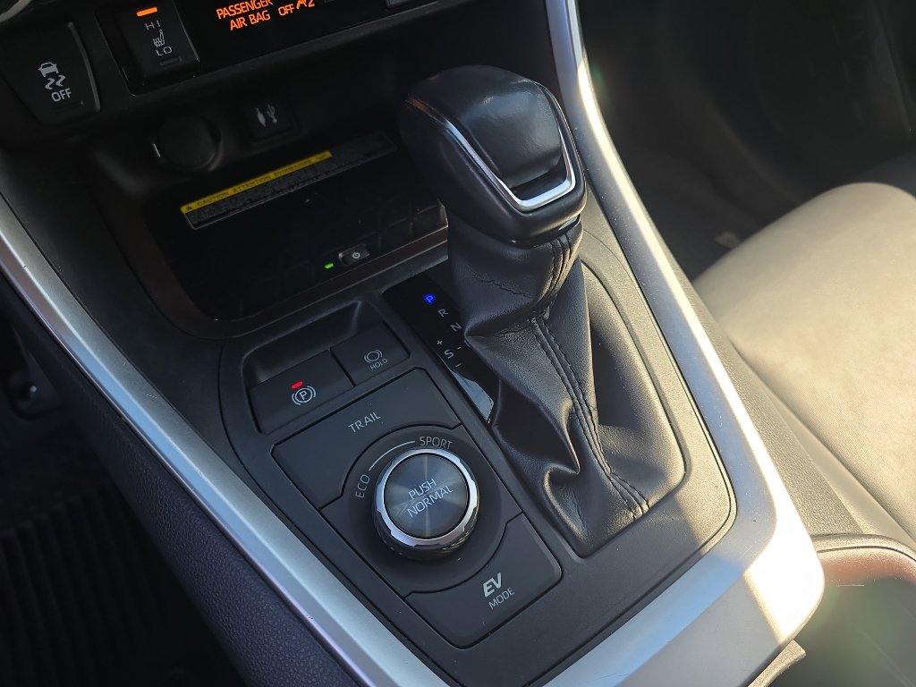 Used 2019 Toyota RAV4 Limited image 20