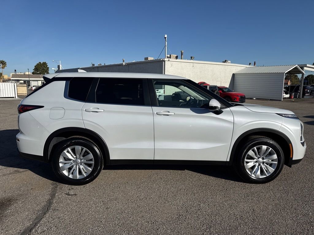 New 2026 Mitsubishi Outlander ES image 8