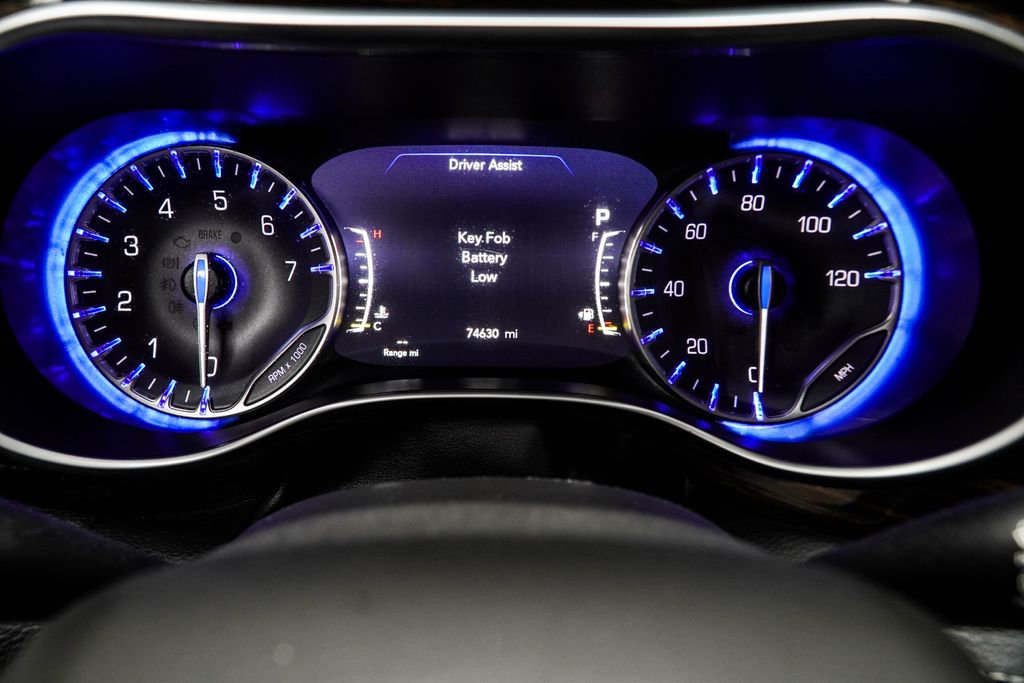 Used 2023 Chrysler Pacifica Limited FWD image 30
