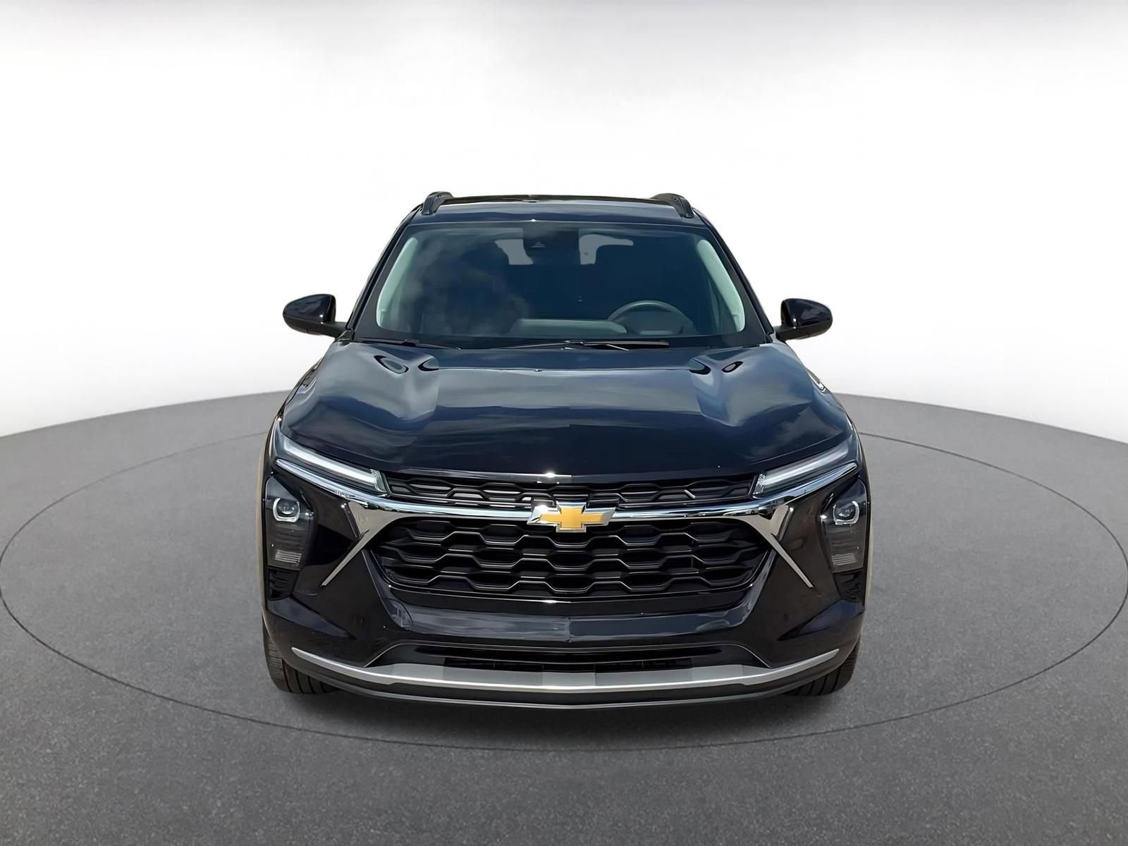 Used 2025 Chevrolet Trax LT FWD image 4
