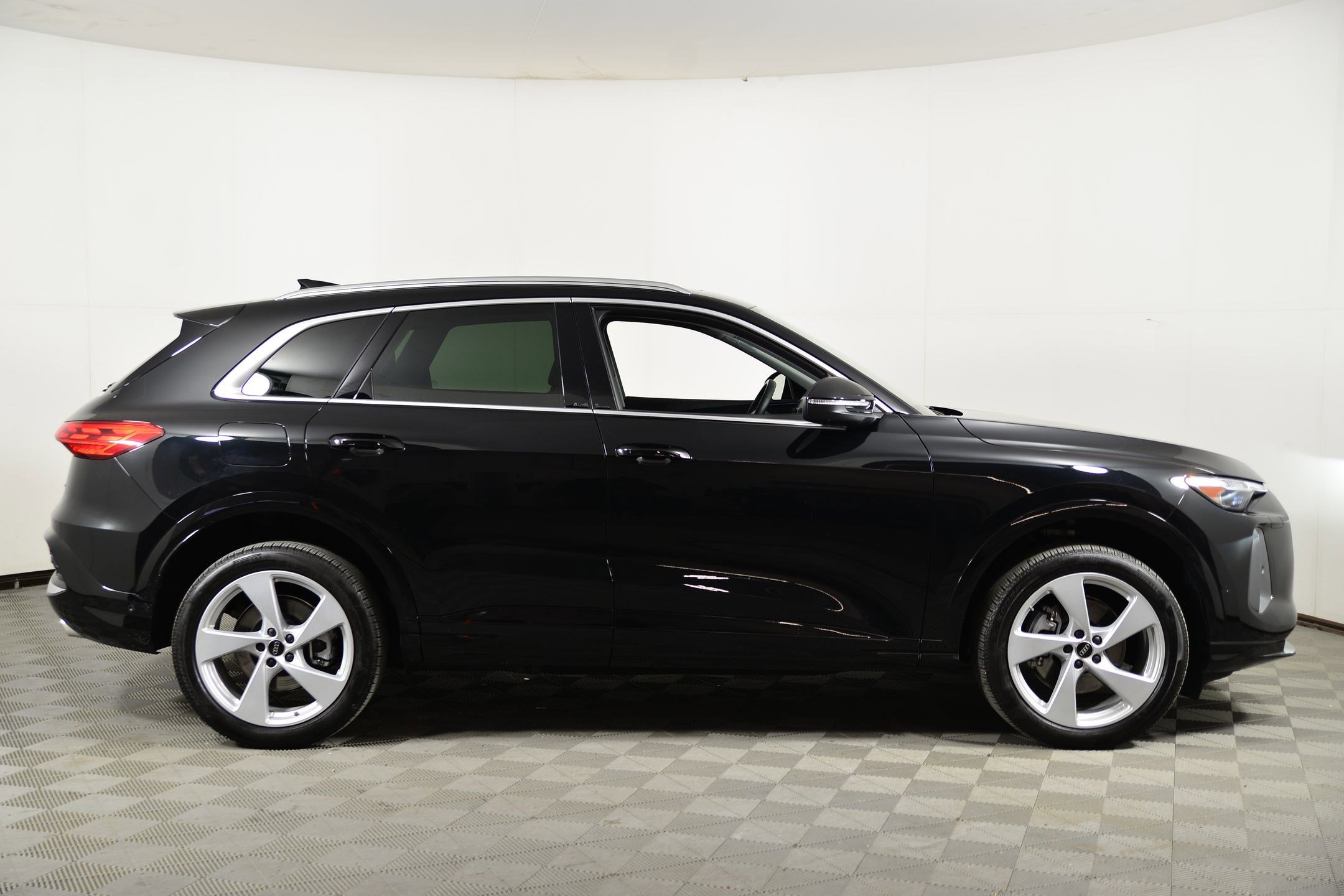 Certified 2025 Audi Q5 Premium Plus w/ Premium Plus image 7