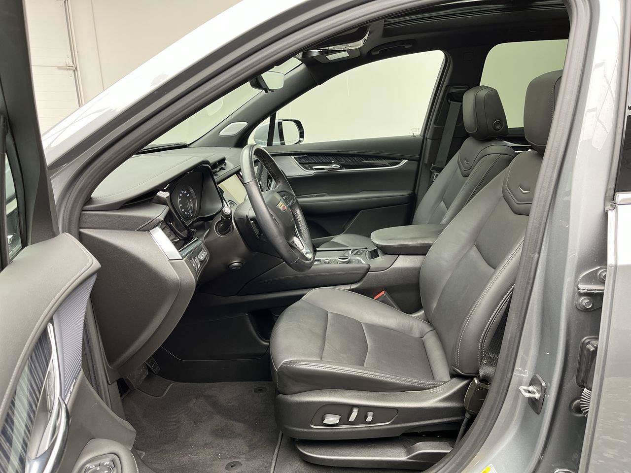 Certified 2023 Cadillac XT6 Premium Luxury w/ Technology Package AWD/4WD image 3