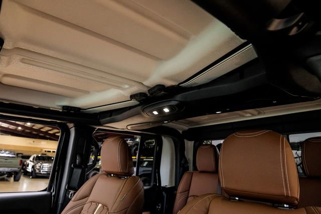 Used 2025 Jeep Gladiator Rubicon w/ Safety Group AWD/4WD image 21