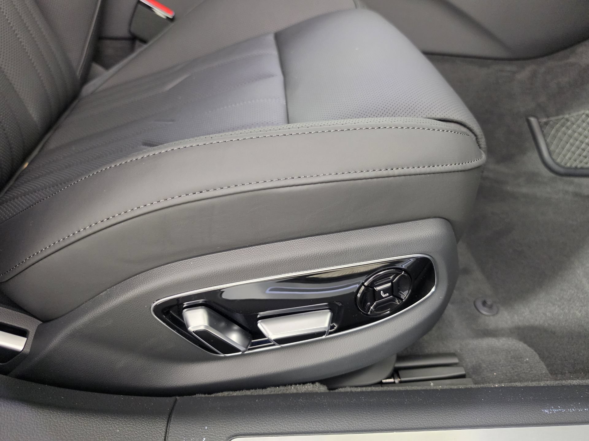 New 2026 Audi A8 L 3.0T AWD/4WD image 43
