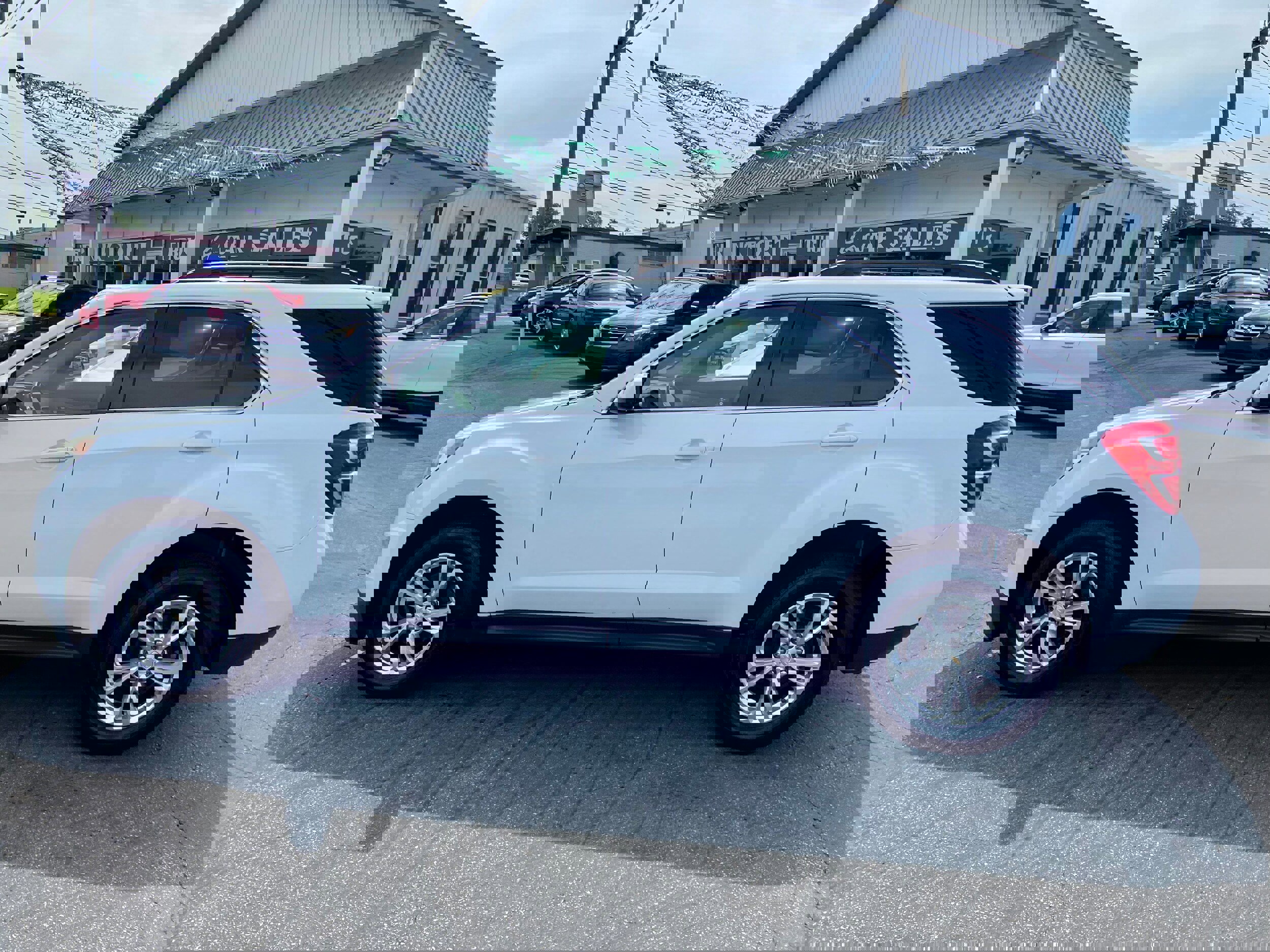 Used 2017 Chevrolet Equinox LT image 8