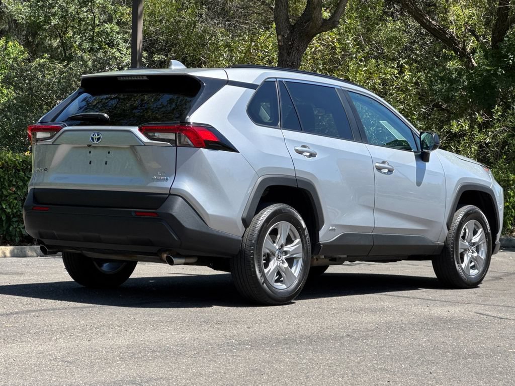 Used 2024 Toyota RAV4 LE AWD/4WD image 5