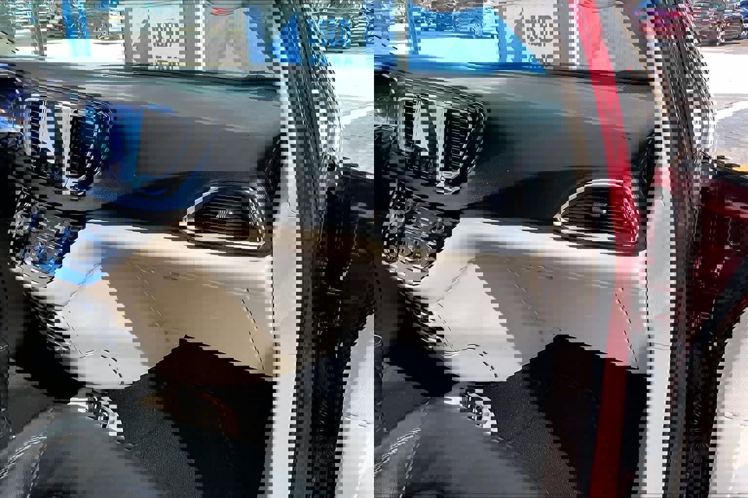 Used 2017 Chrysler Pacifica Touring-L image 17