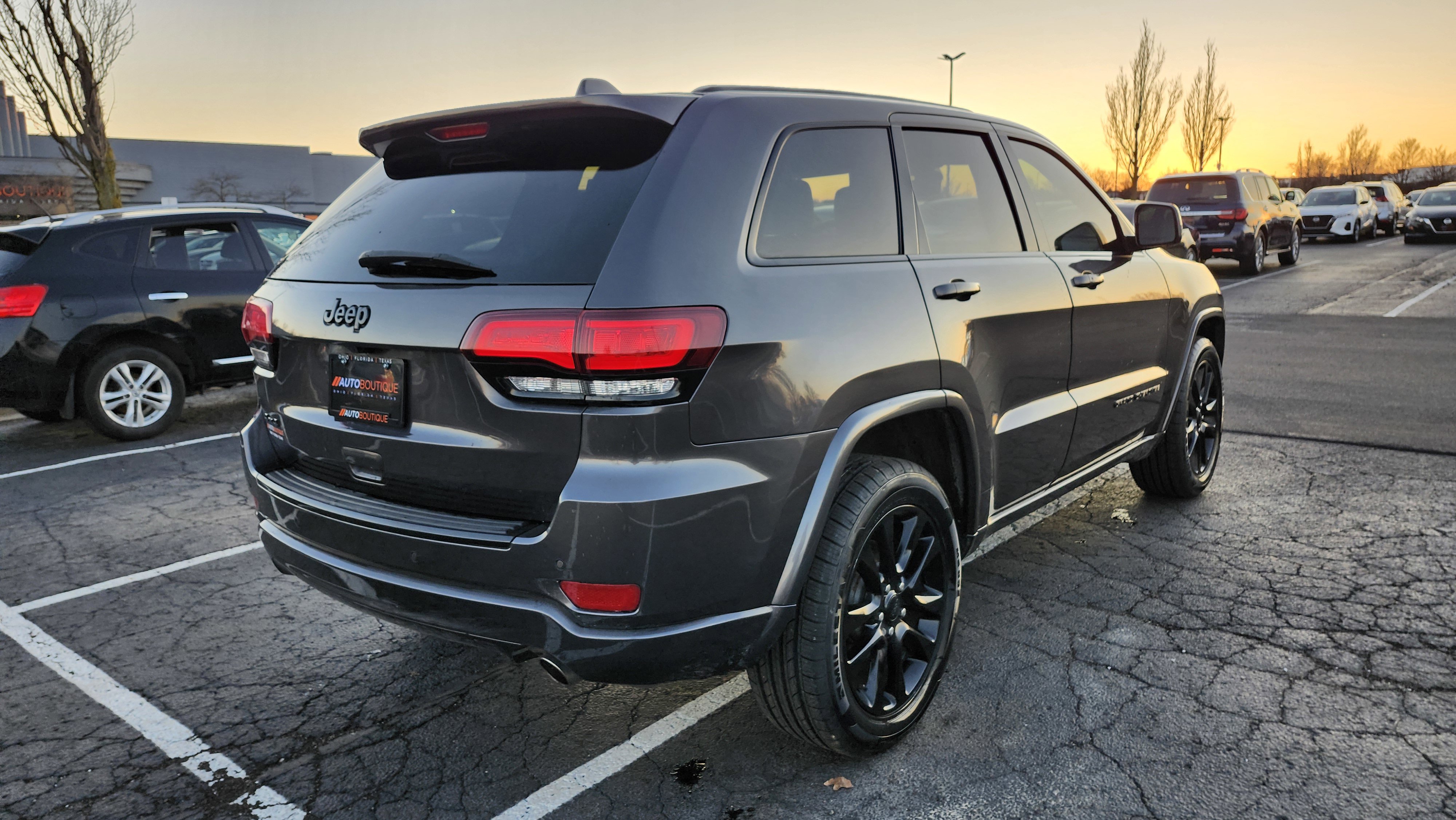 Used 2018 Jeep Grand Cherokee Altitude image 18