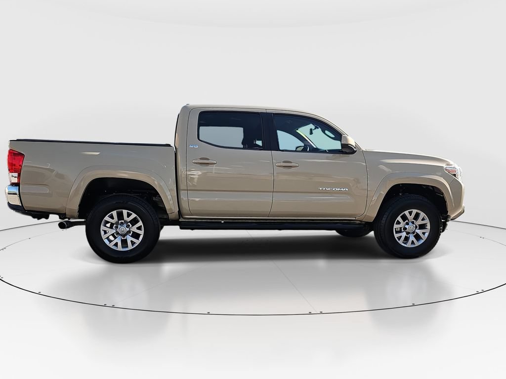 Used 2017 Toyota Tacoma SR5 w/ Tow Package RWD image 4