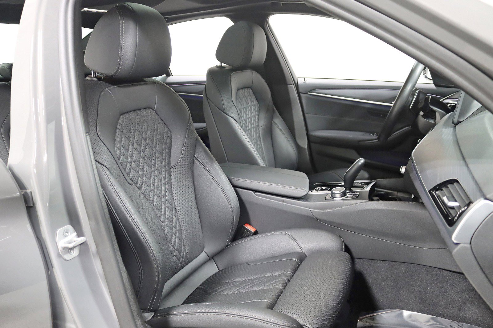 Used 2022 BMW 530i xDrive w/ M Sport Package image 29