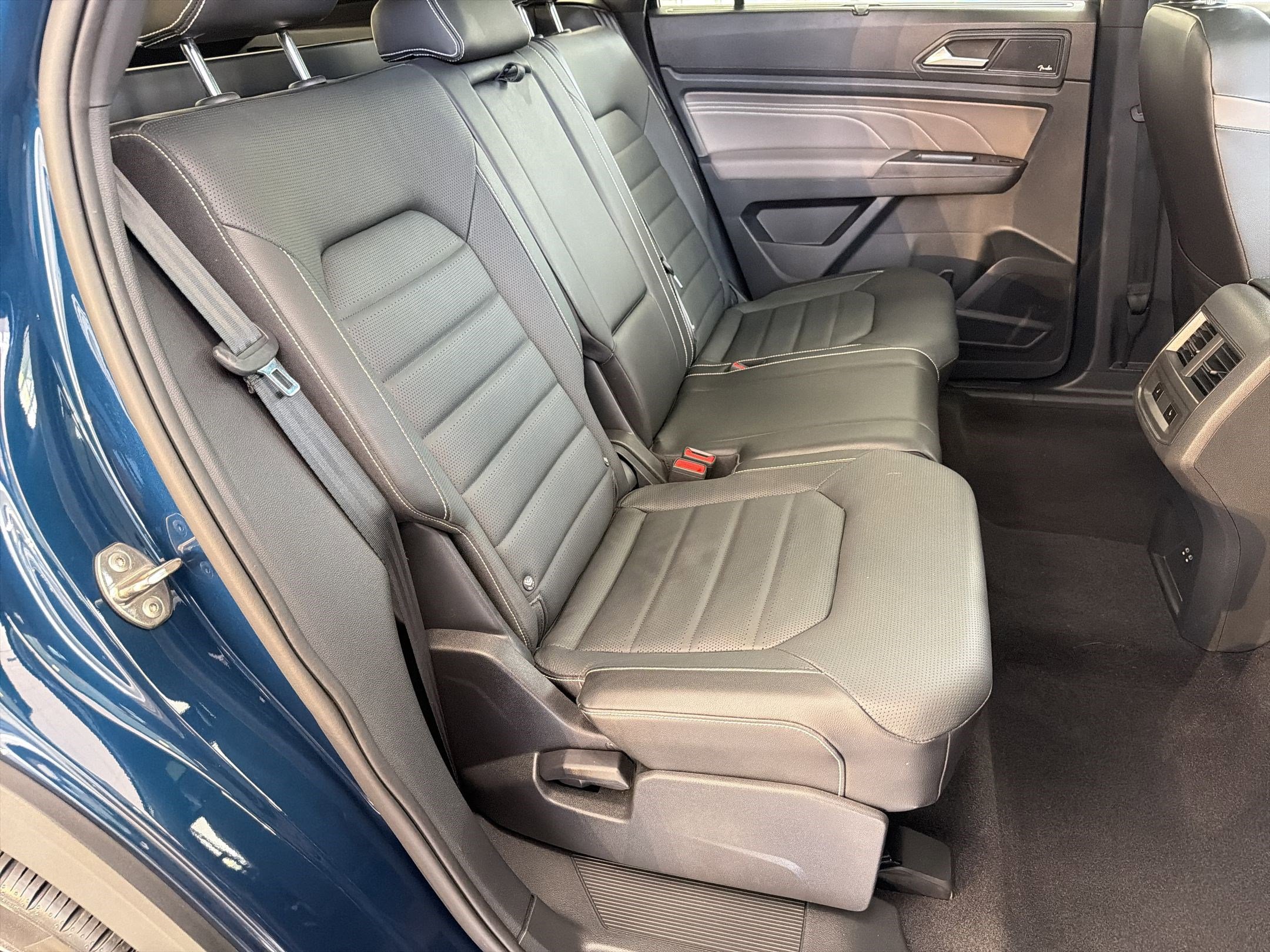 Used 2023 Volkswagen Atlas Cross Sport SEL Premium R-Line image 30