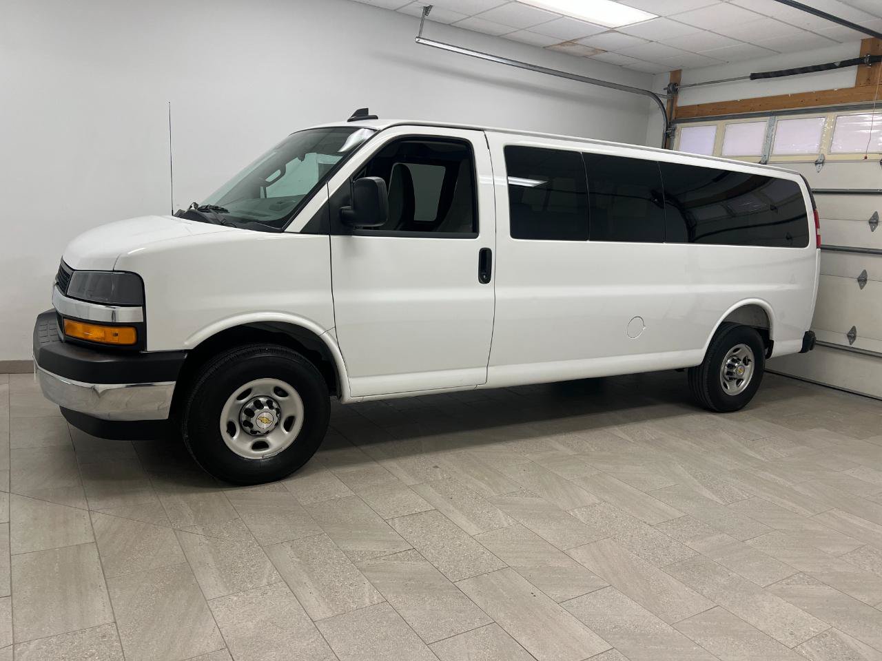 Used 2025 Chevrolet Express 3500 LT w/ LT Preferred Equipment Group RWD image 2