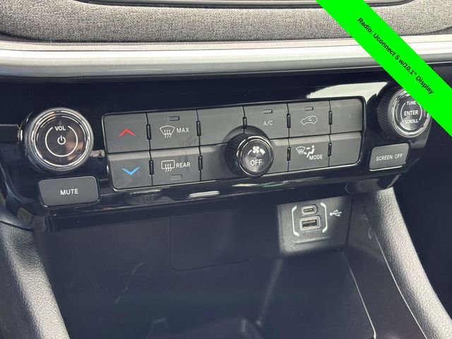 Used 2024 Jeep Compass Latitude image 18