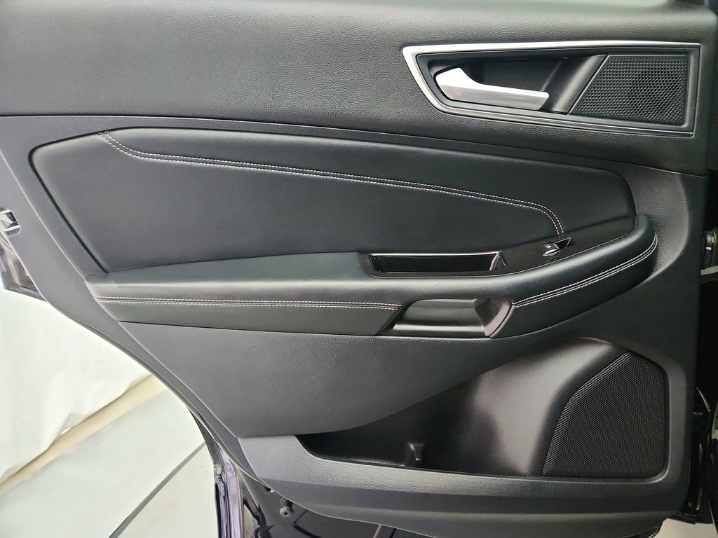 Used 2019 Ford Edge Titanium image 29