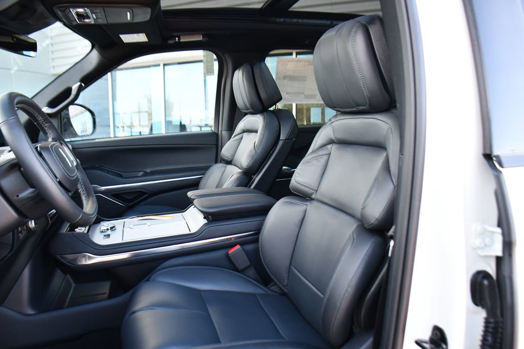 New 2026 Lincoln Navigator L Reserve w/ Jet Appearance Package image 13