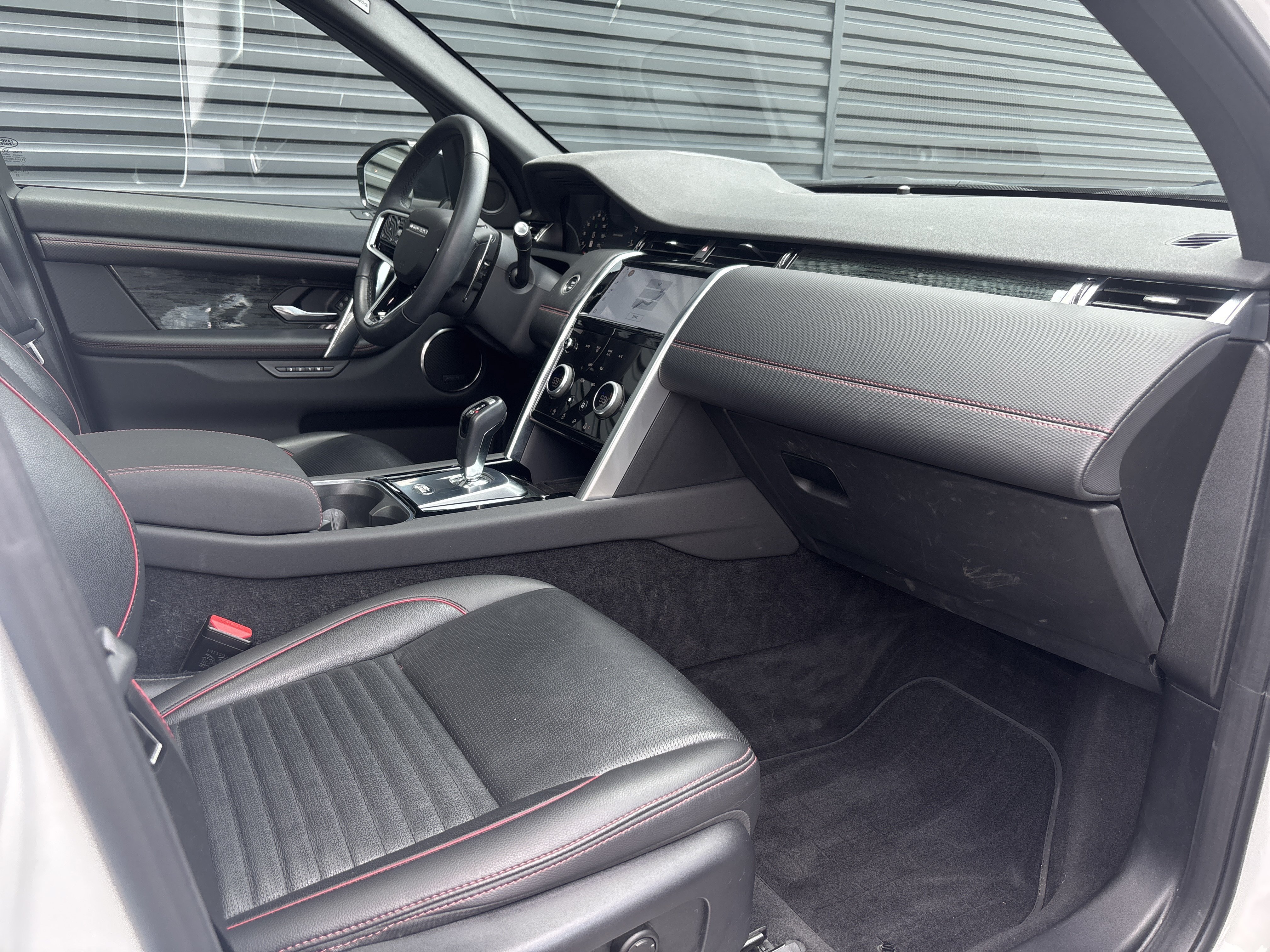 Used 2023 Land Rover Discovery Sport SE R-Dynamic AWD/4WD image 22