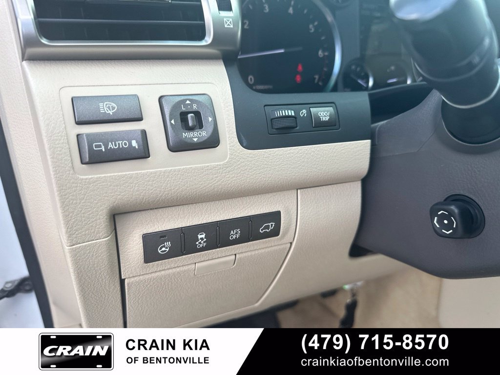Used 2013 Lexus LX 570 4WD w/ Luxury Pkg image 17