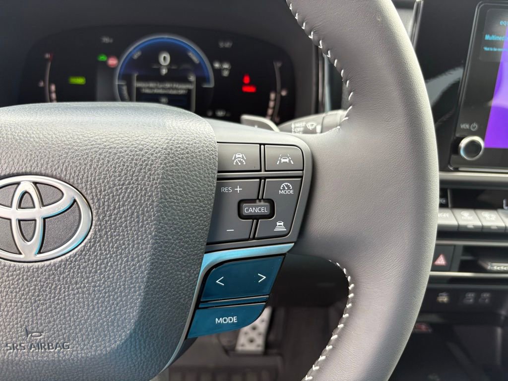 Used 2025 Toyota Camry SE image 24