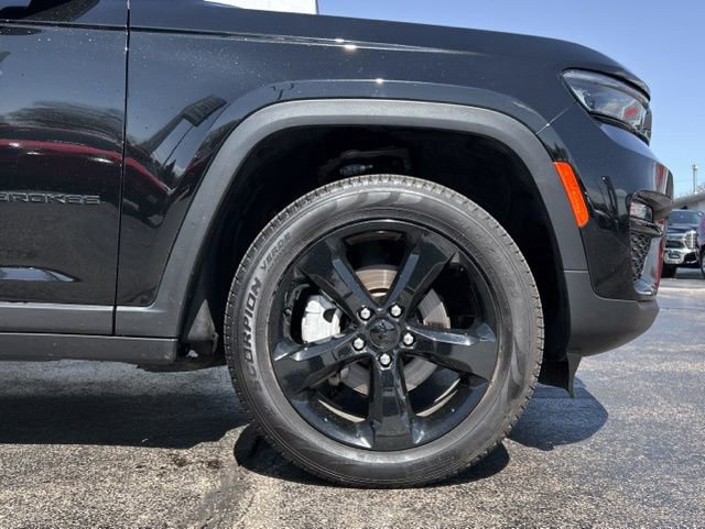 Used 2024 Jeep Grand Cherokee Limited w/ Black Appearance Package image 14