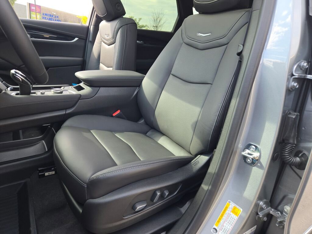 New 2025 Cadillac XT5 Premium Luxury w/ LPO, Floor Liner Package image 27