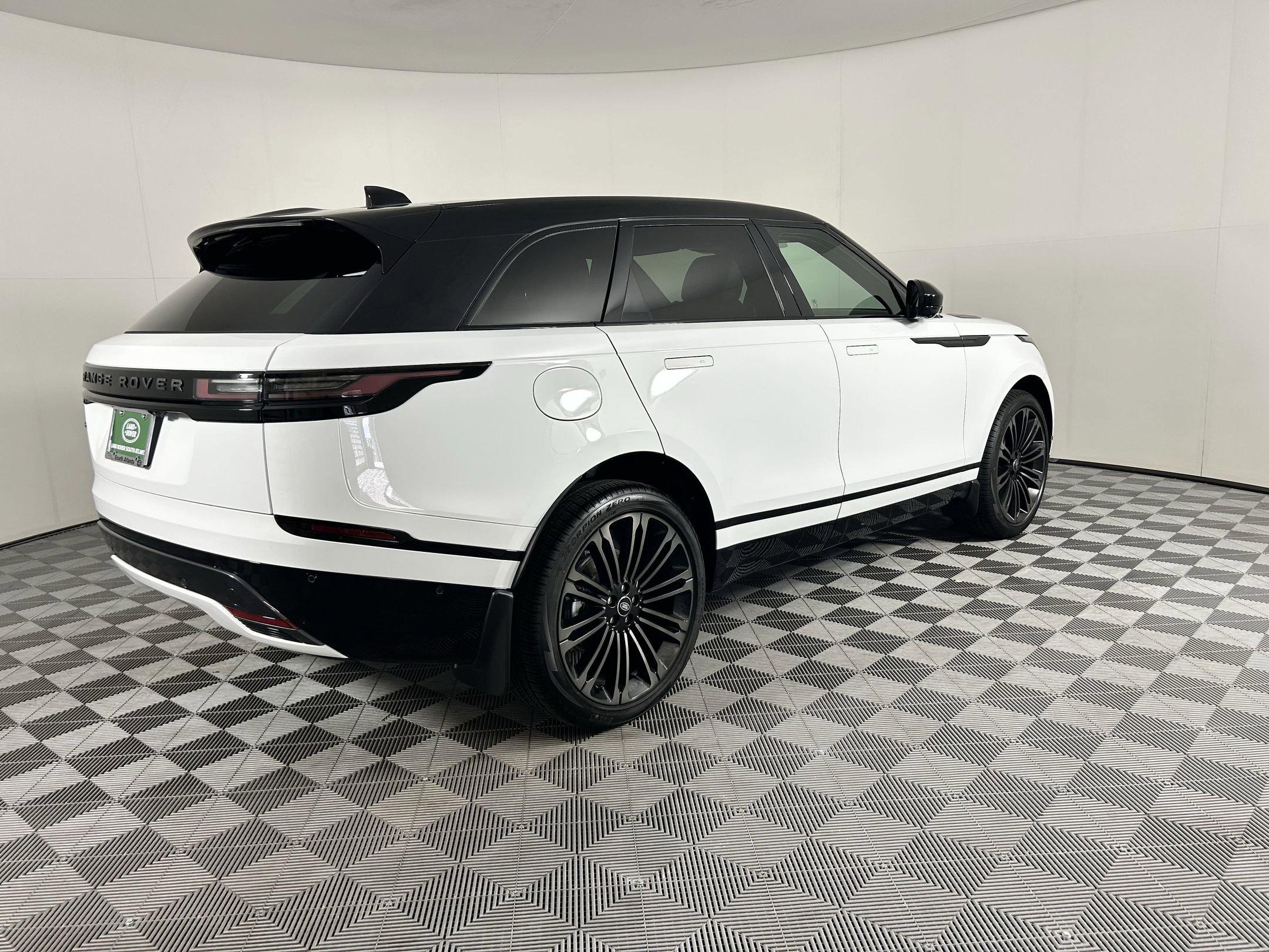 New 2026 Land Rover Range Rover Velar Dynamic SE image 7