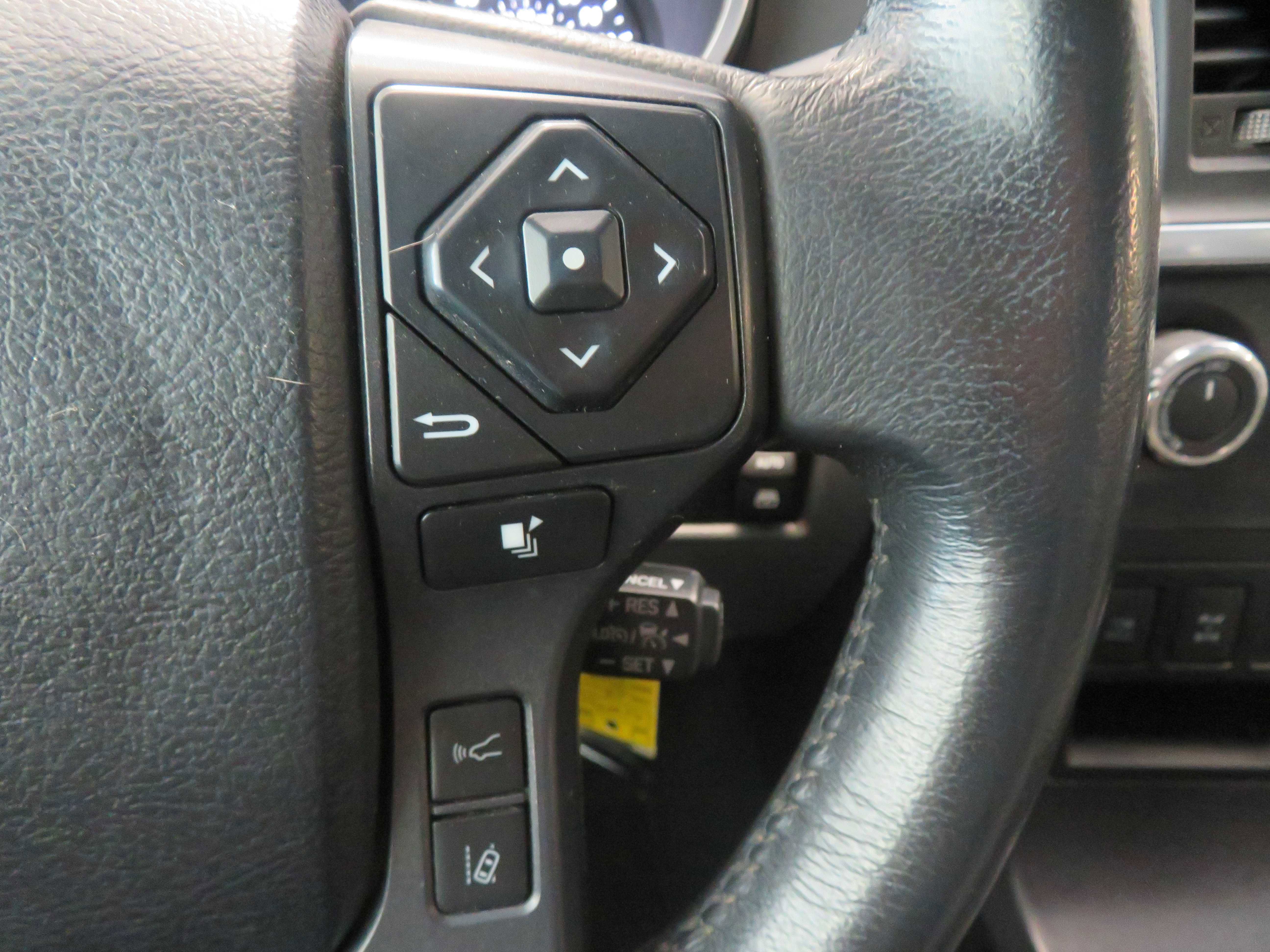 Used 2019 Toyota Sequoia SR5 AWD/4WD image 36