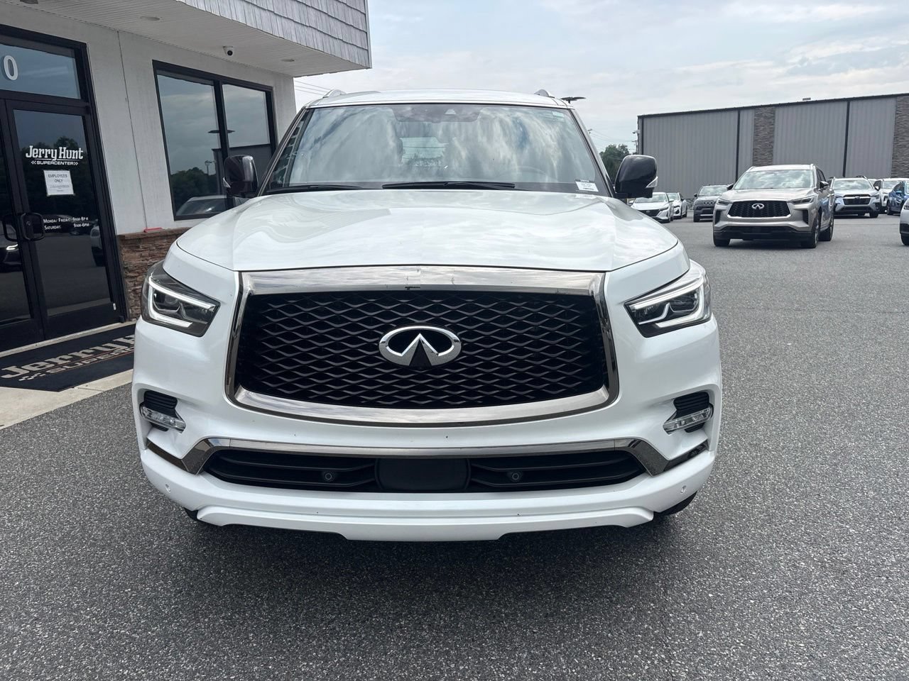 Used 2024 INFINITI QX80 Sensory AWD/4WD image 11