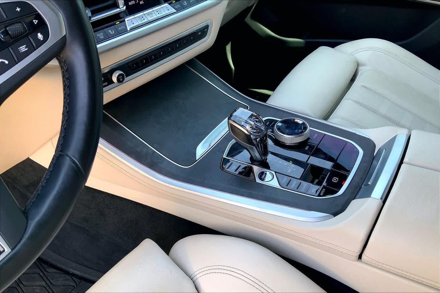 Used 2022 BMW X5 xDrive40i w/ M Sport Package AWD/4WD image 17