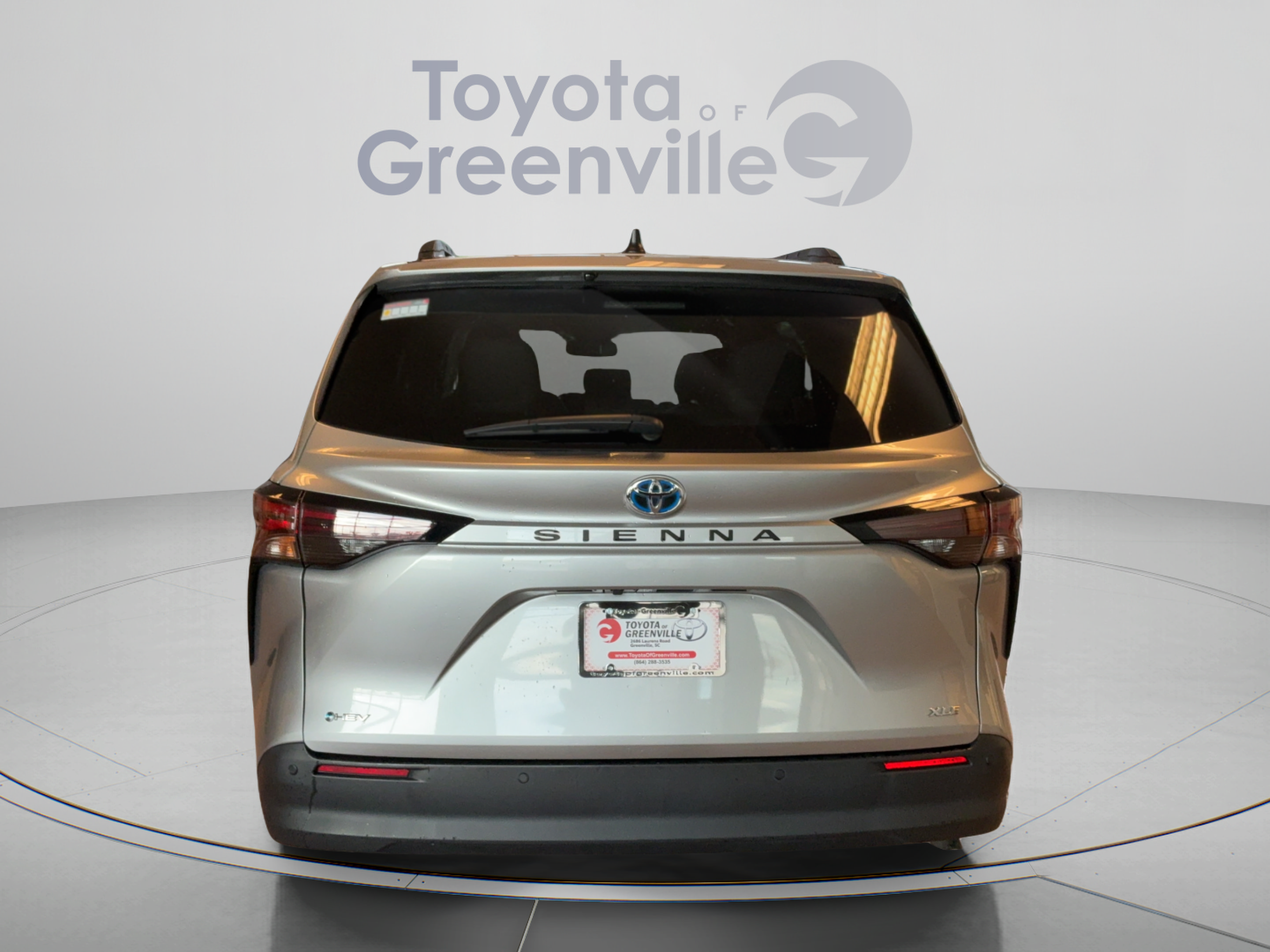 Certified 2025 Toyota Sienna XLE FWD image 5