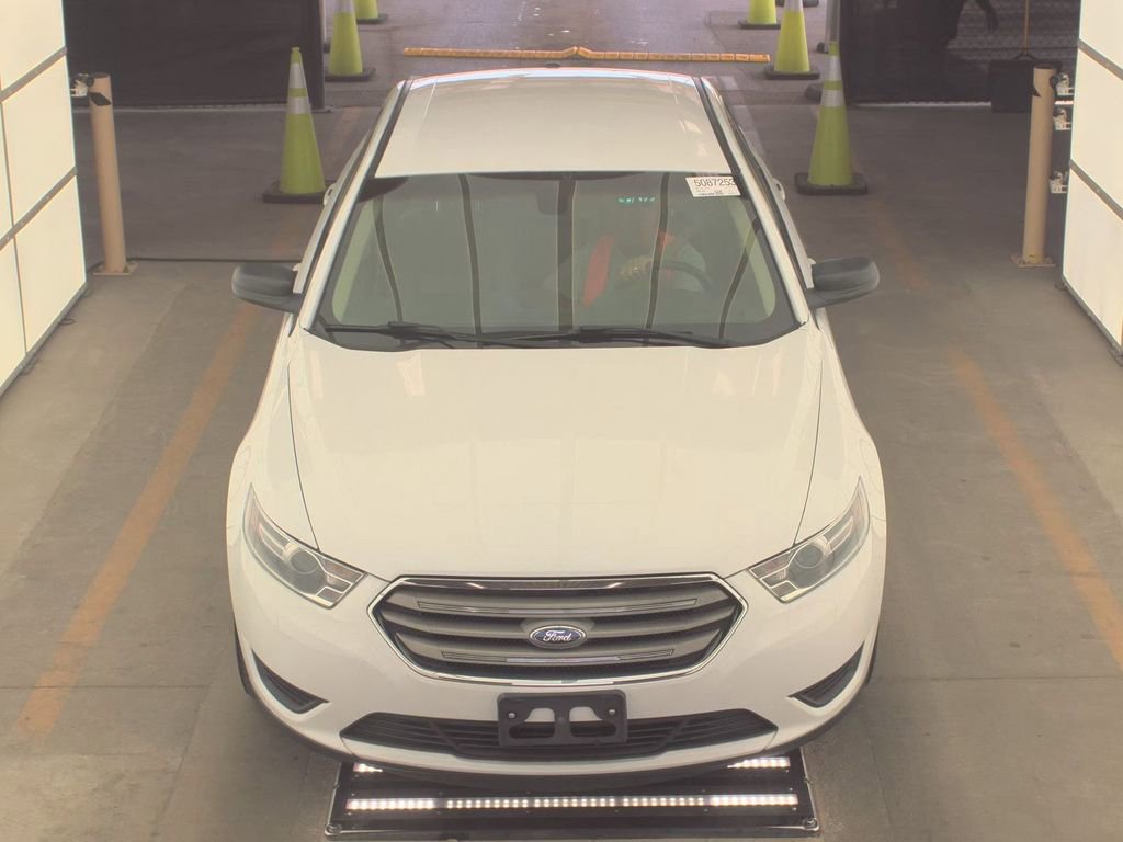 Used 2016 Ford Taurus SE FWD image 12