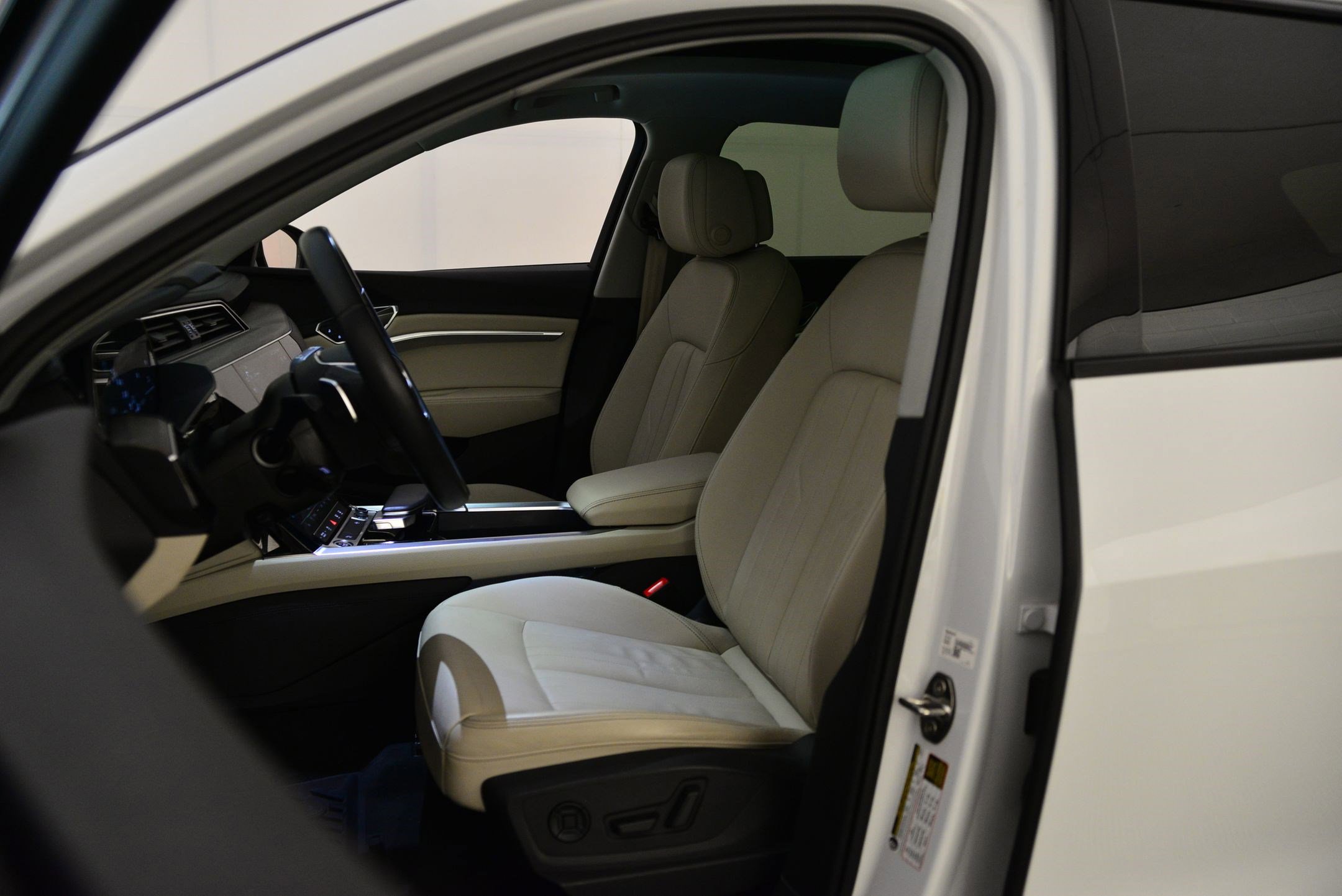 Certified 2024 Audi Q8 e-tron Premium image 4