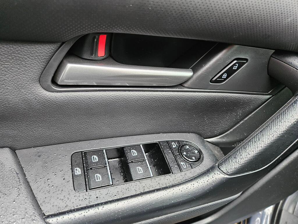 Certified 2025 MAZDA CX-50 2.5 Hybrid w/ Preferred Pkg image 17