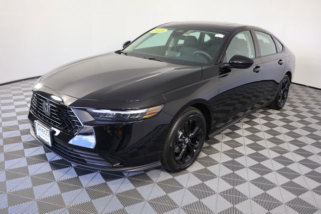 Certified 2025 Honda Accord SE image 4