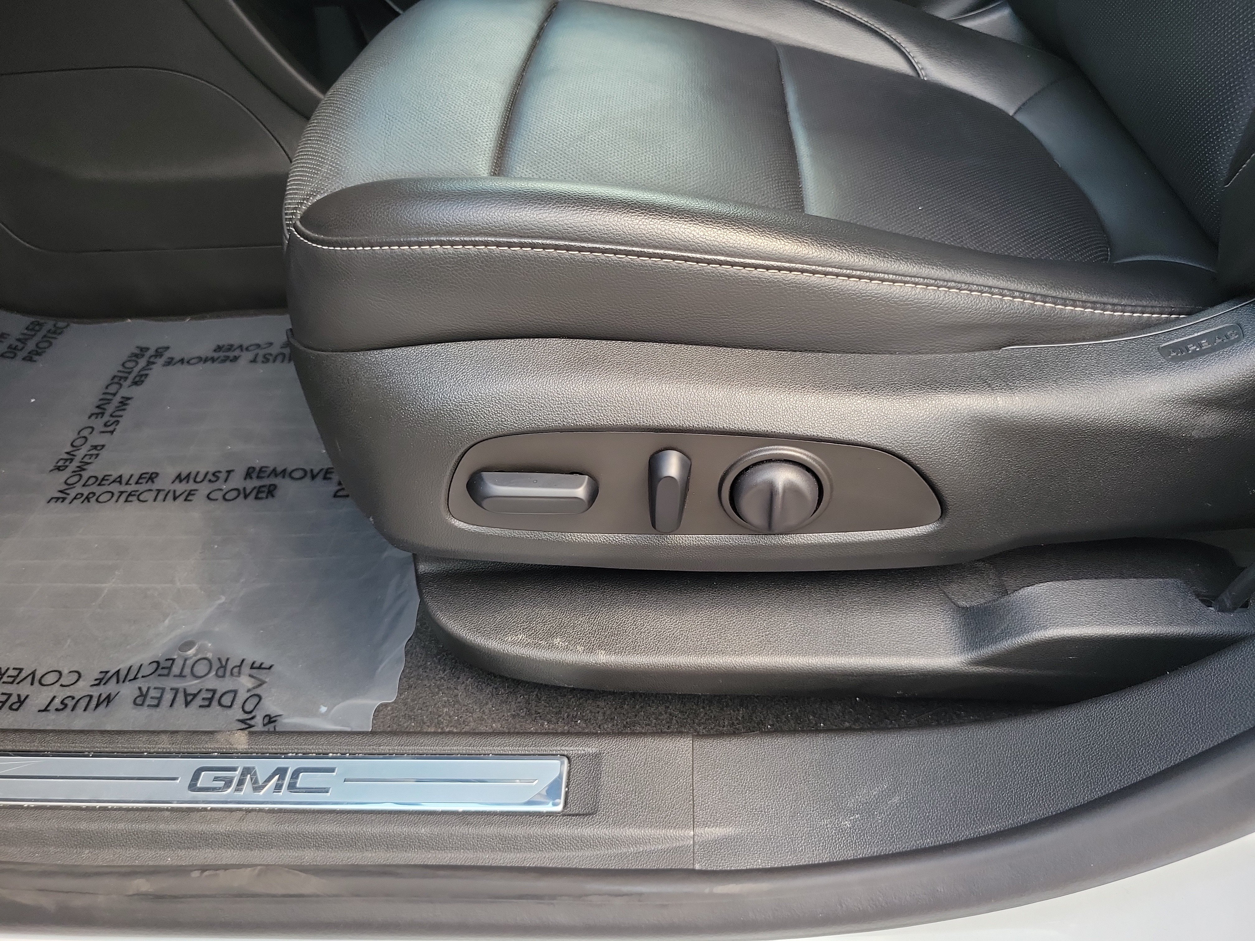 Used 2023 GMC Acadia SLT w/ Technology Package FWD image 13