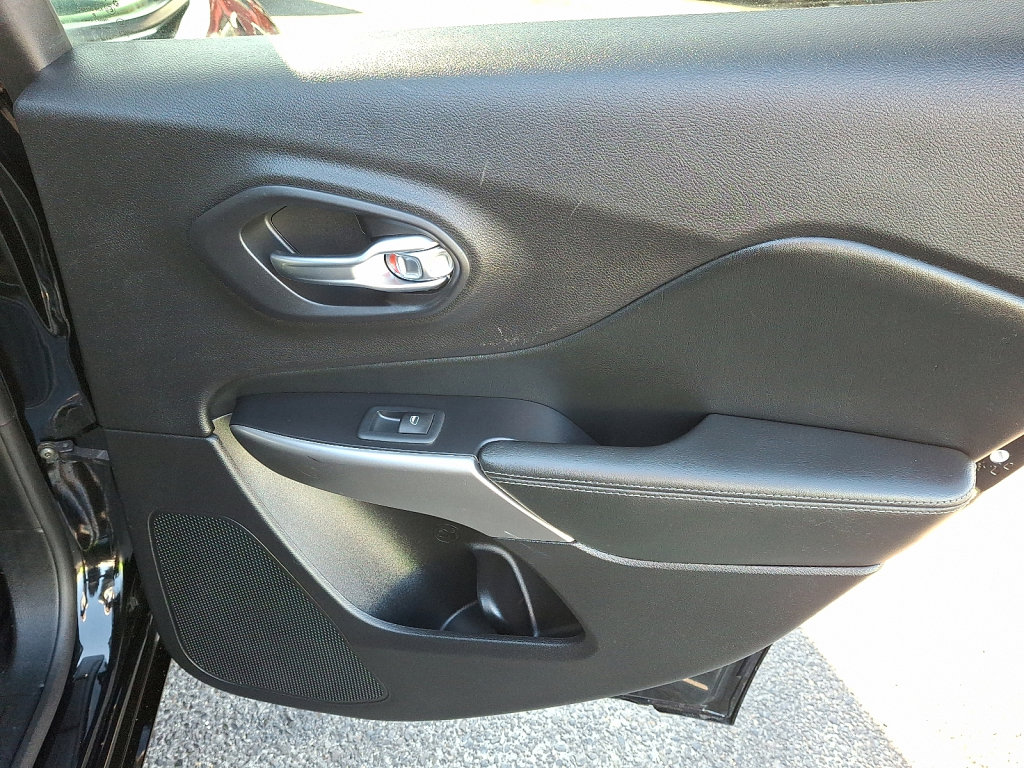 Used 2020 Jeep Cherokee High Altitude image 13