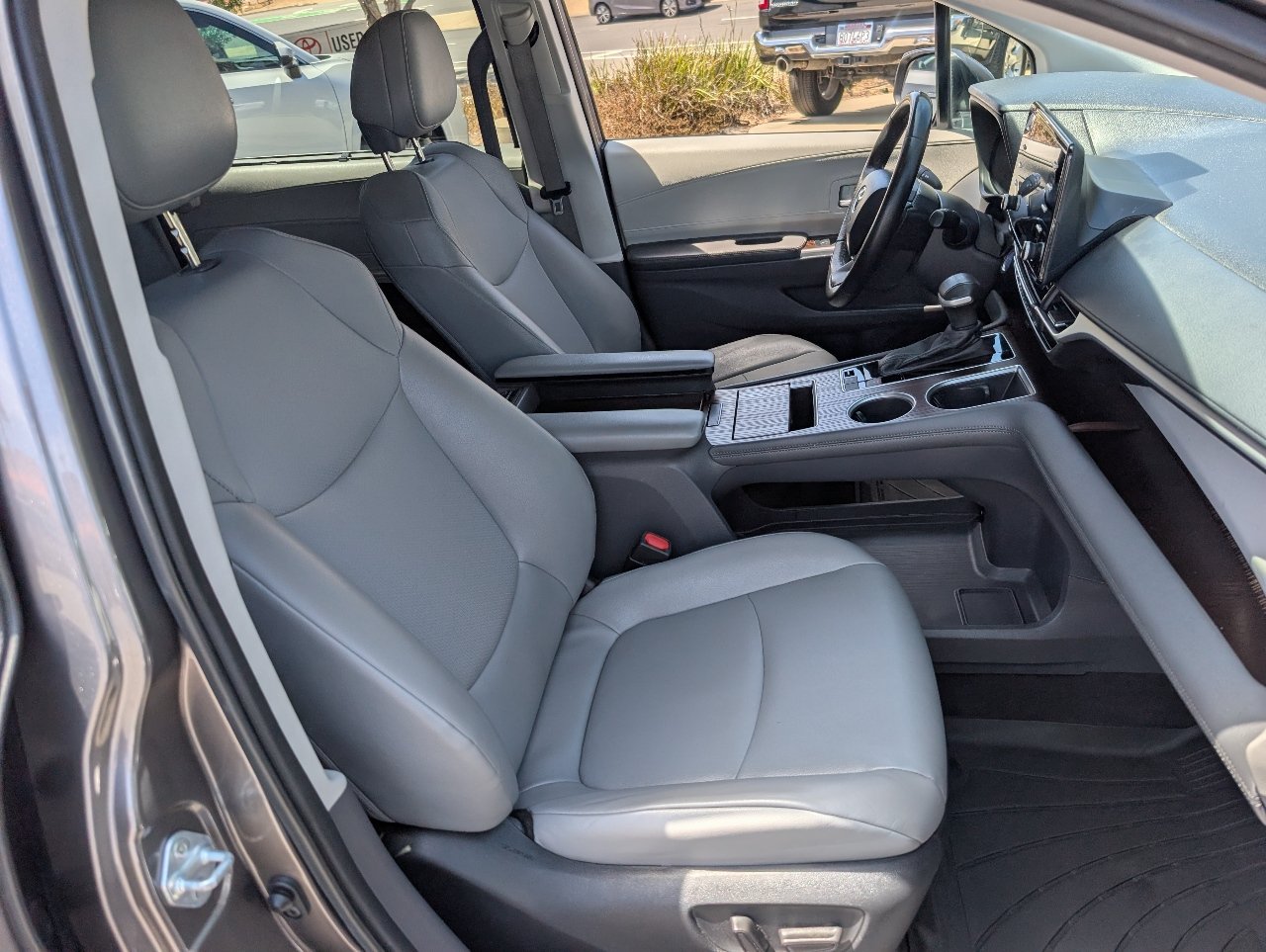 Used 2023 Toyota Sienna XLE FWD image 9