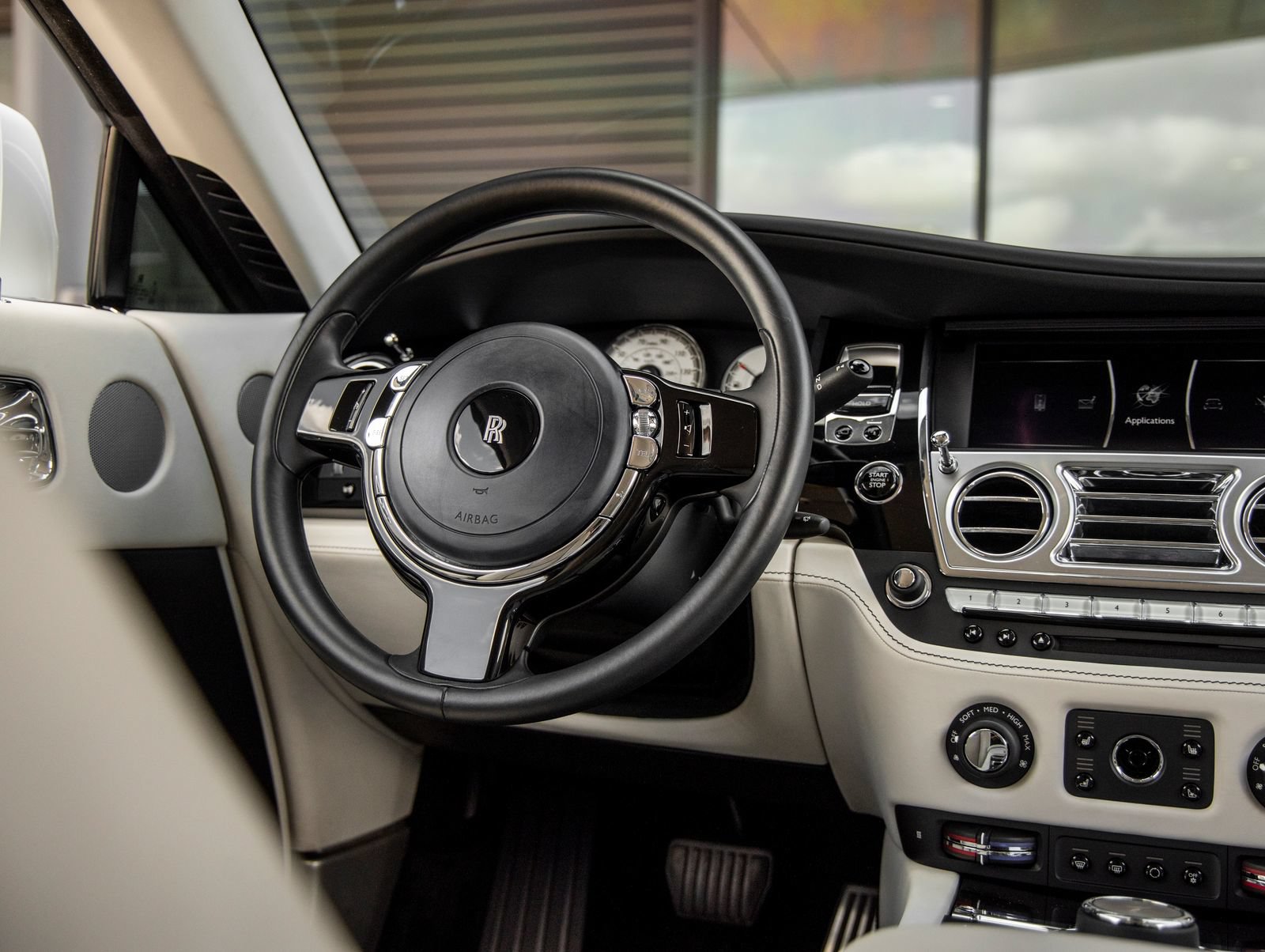 Used 2018 Rolls-Royce Wraith RWD image 38