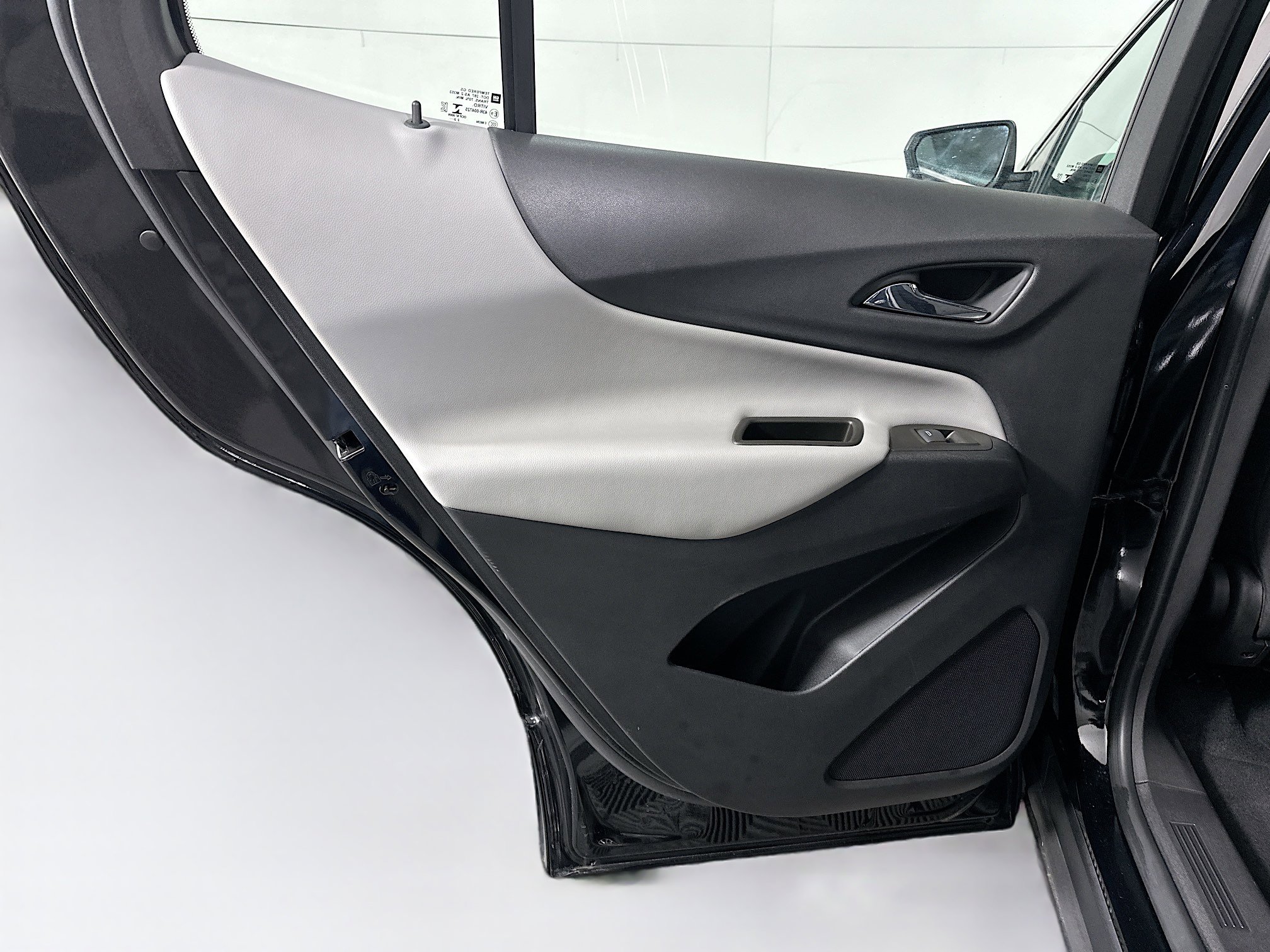 Used 2023 Chevrolet Equinox LS image 24