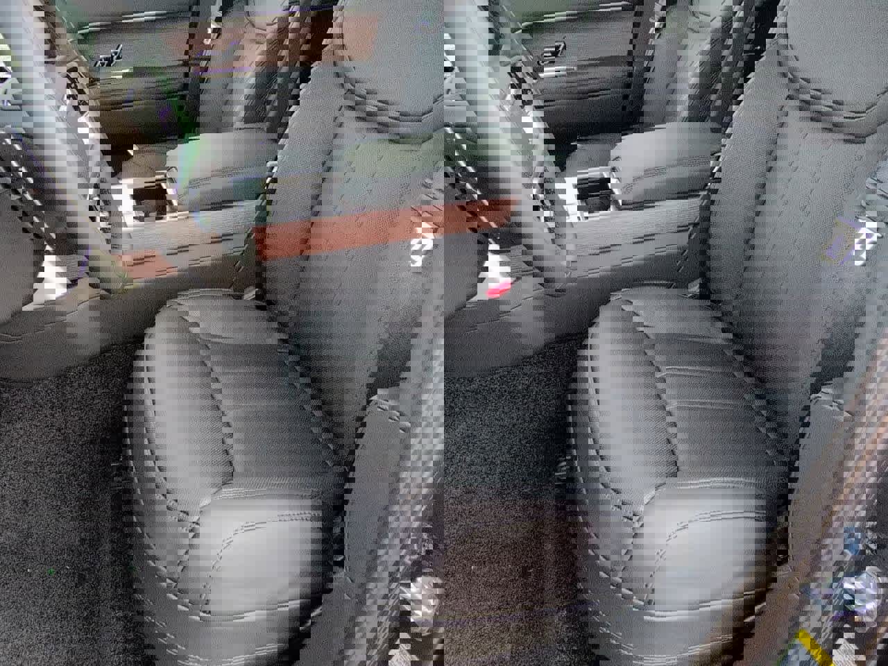 New 2026 Land Rover Range Rover SE image 16