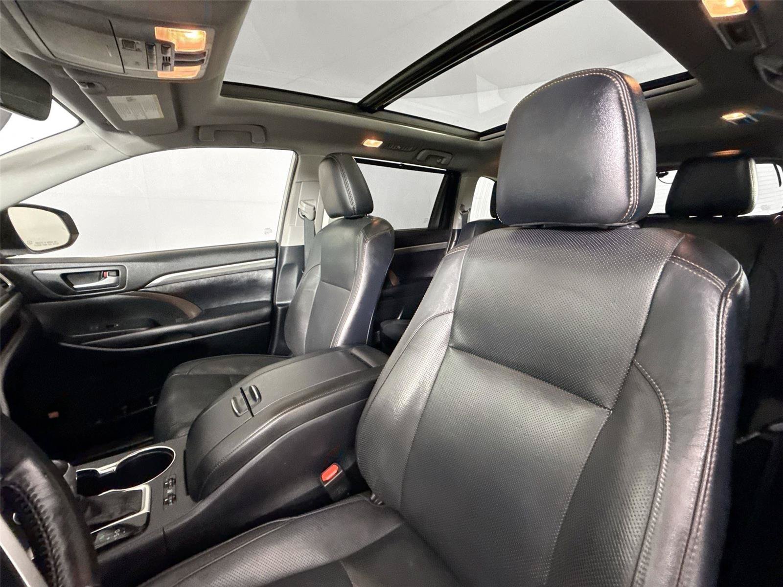 Used 2019 Toyota Highlander Limited Platinum AWD/4WD image 3
