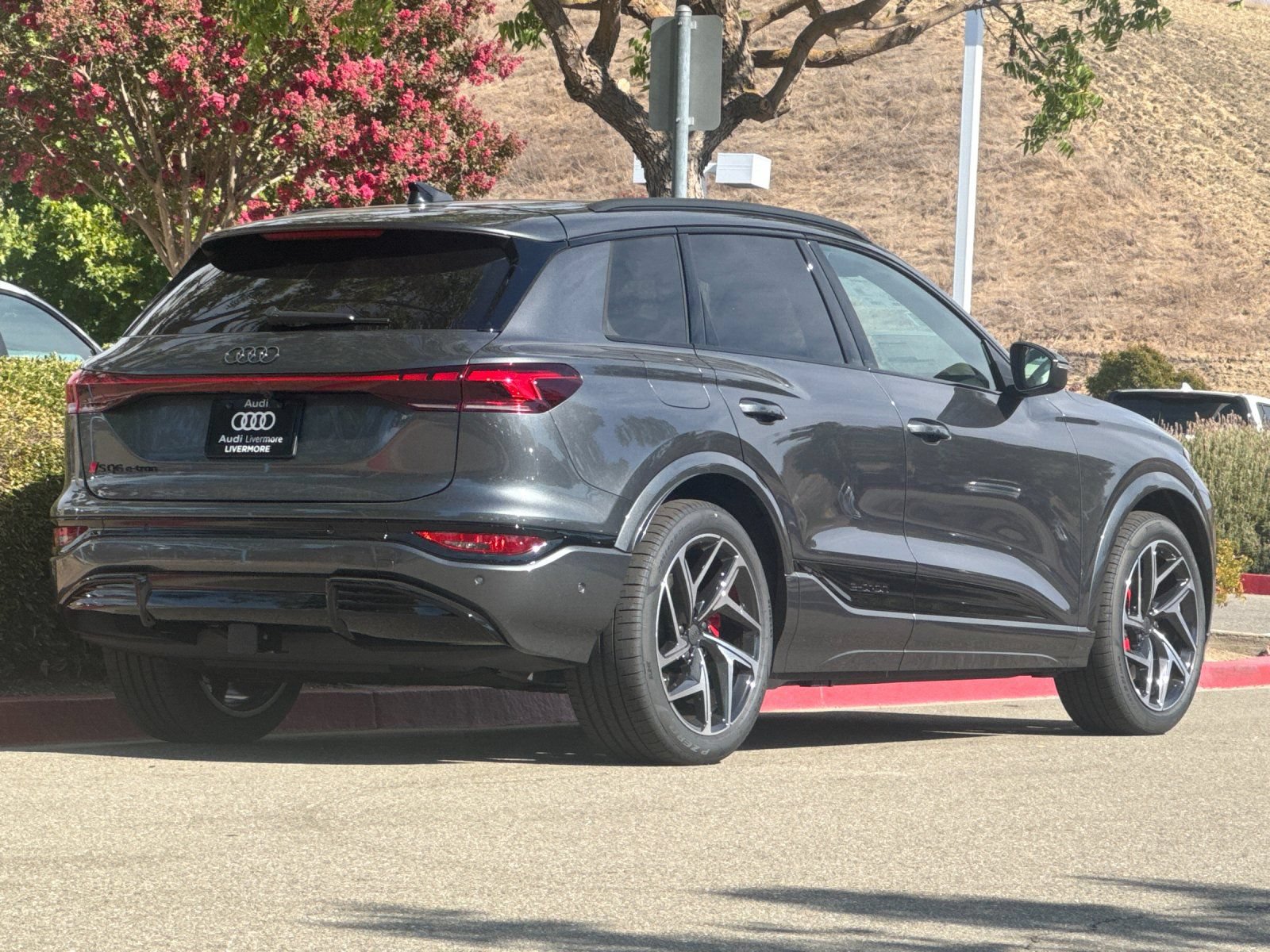New 2027 Audi SQ6 e-tron Premium Plus AWD/4WD image 6
