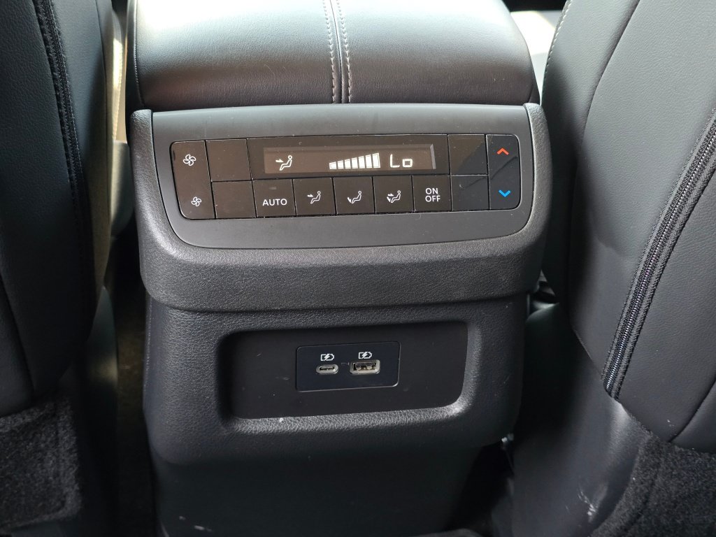 Used 2025 Nissan Pathfinder SL AWD/4WD image 17
